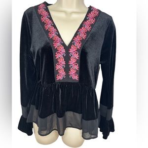 Women’s Chelsea and Violet Black Velvet top with floral detail NWT- size small